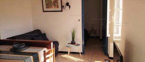 2 室のベッドルーム、アイロン / アイロン台