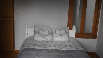 2 slaapkamers, reisbedje, gratis wifi, beddengoed