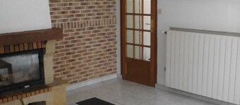 Hus nær Louvre-objektivet og butikkerne