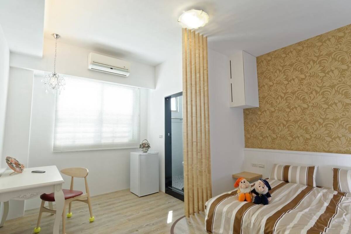 Desk, rollaway beds, free WiFi, bed sheets