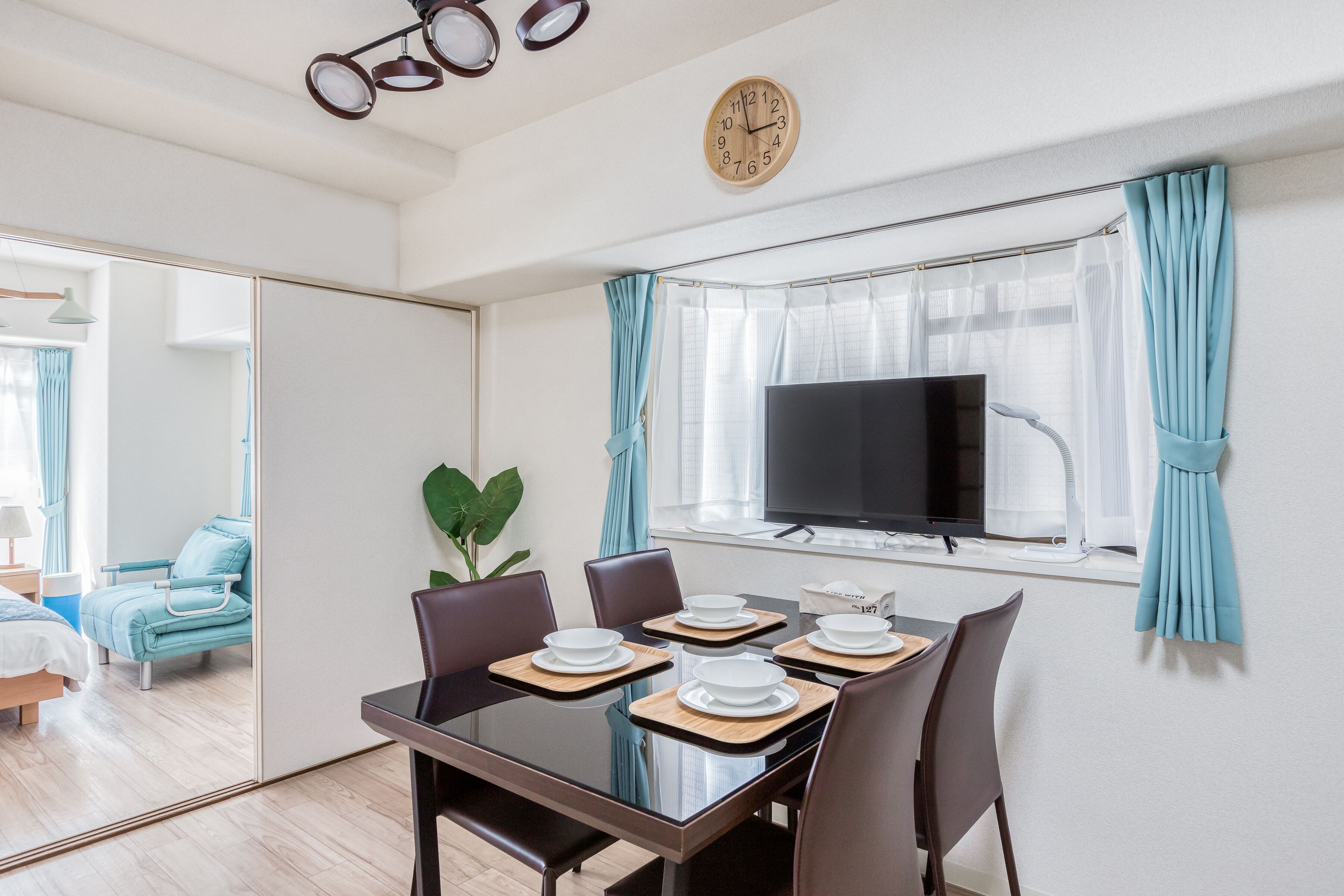 Familienapartment | Essbereich im Zimmer