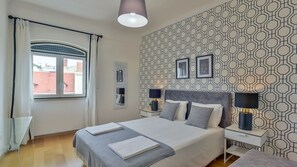3 bedrooms, desk, iron/ironing board, WiFi - Angle's 67 With parking Place (Lisboa)