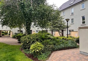 Exterior - Modern Townhouse with Free Parking (Galway City)