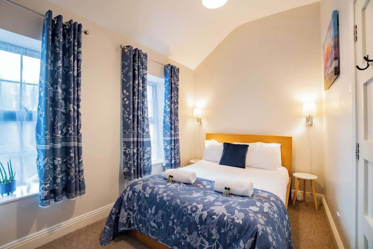 1 bedroom, iron/ironing board, travel cot, WiFi