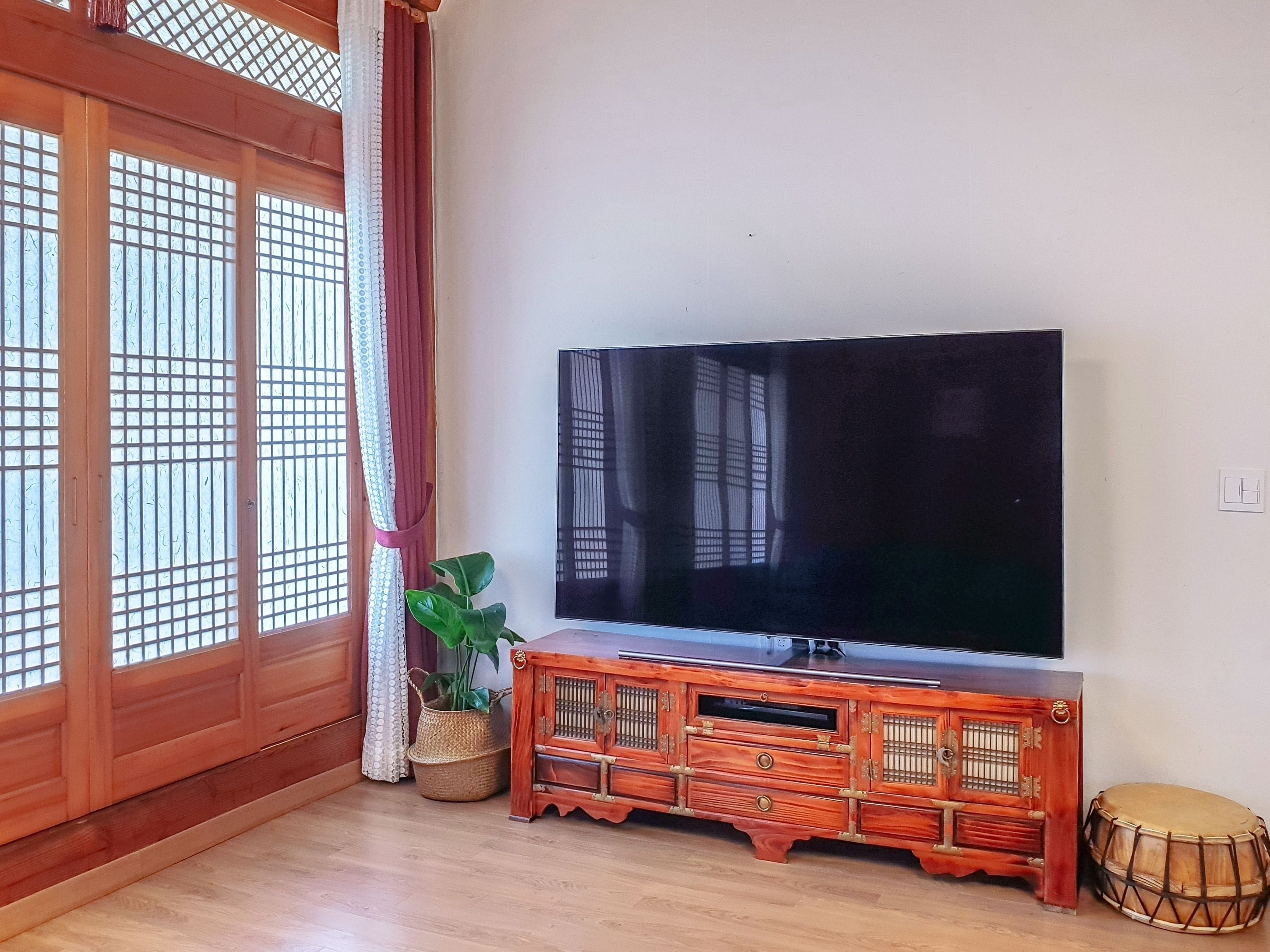 TV