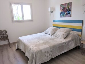 4 Schlafzimmer, Schreibtisch, Bügeleisen/Bügelbrett, Reisekinderbett