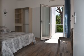 4 bedrooms, desk, iron/ironing board, travel cot - Beautiful villa 5 minutes from the beach. Pets welcome. (PLAISANCE)