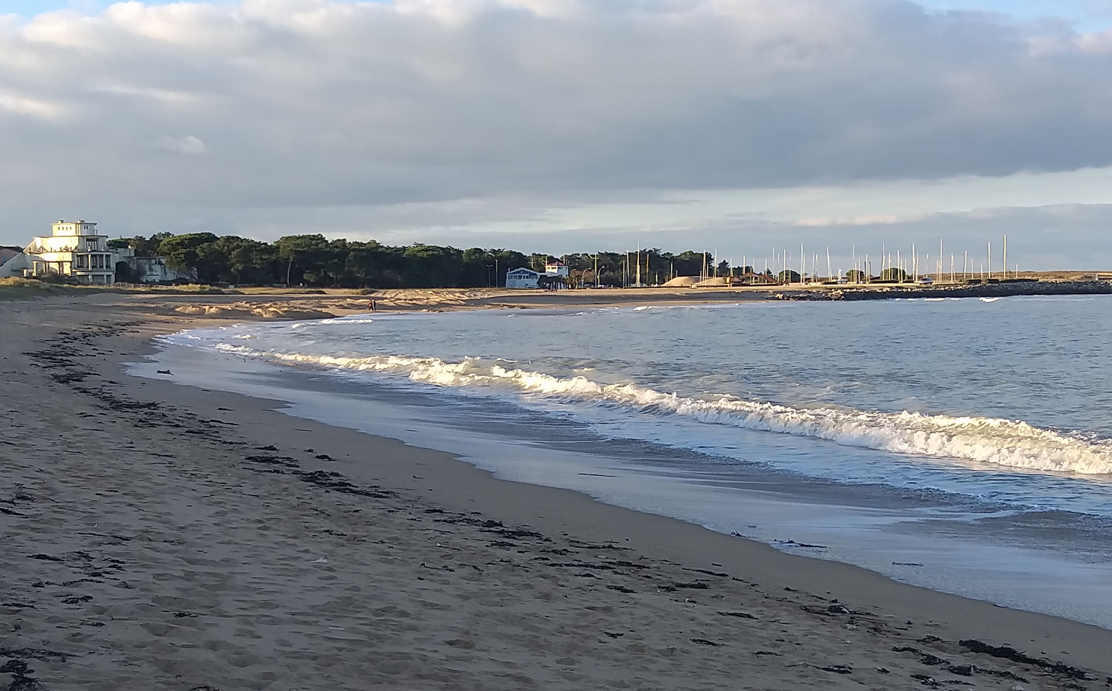 Accommodatie ligt op het strand, ligstoelen