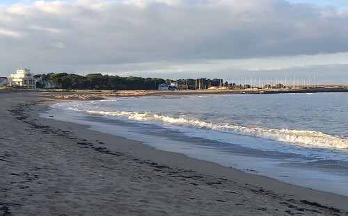 Beautiful villa 5 minutes from the beach. Pets welcome.