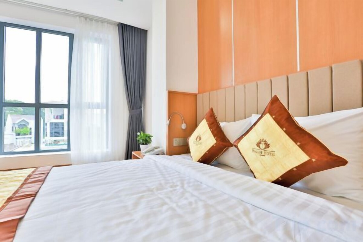 Premium bedding, minibar, in-room safe, desk