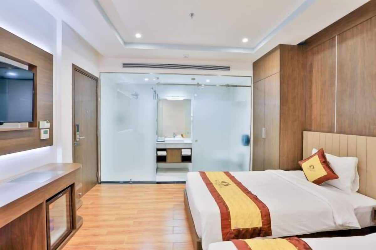 Premium bedding, minibar, in-room safe, desk