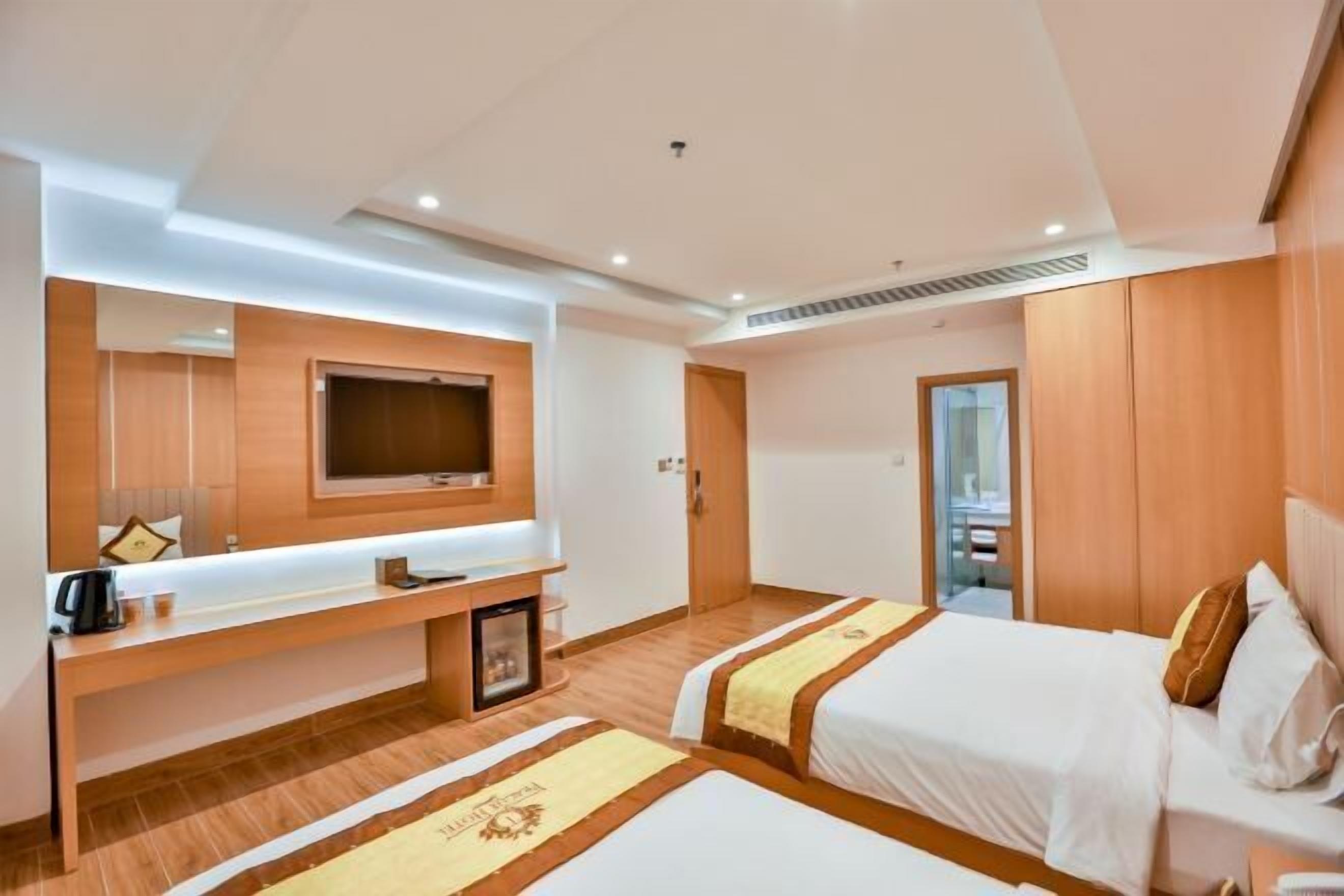 Premium bedding, minibar, in-room safe, desk