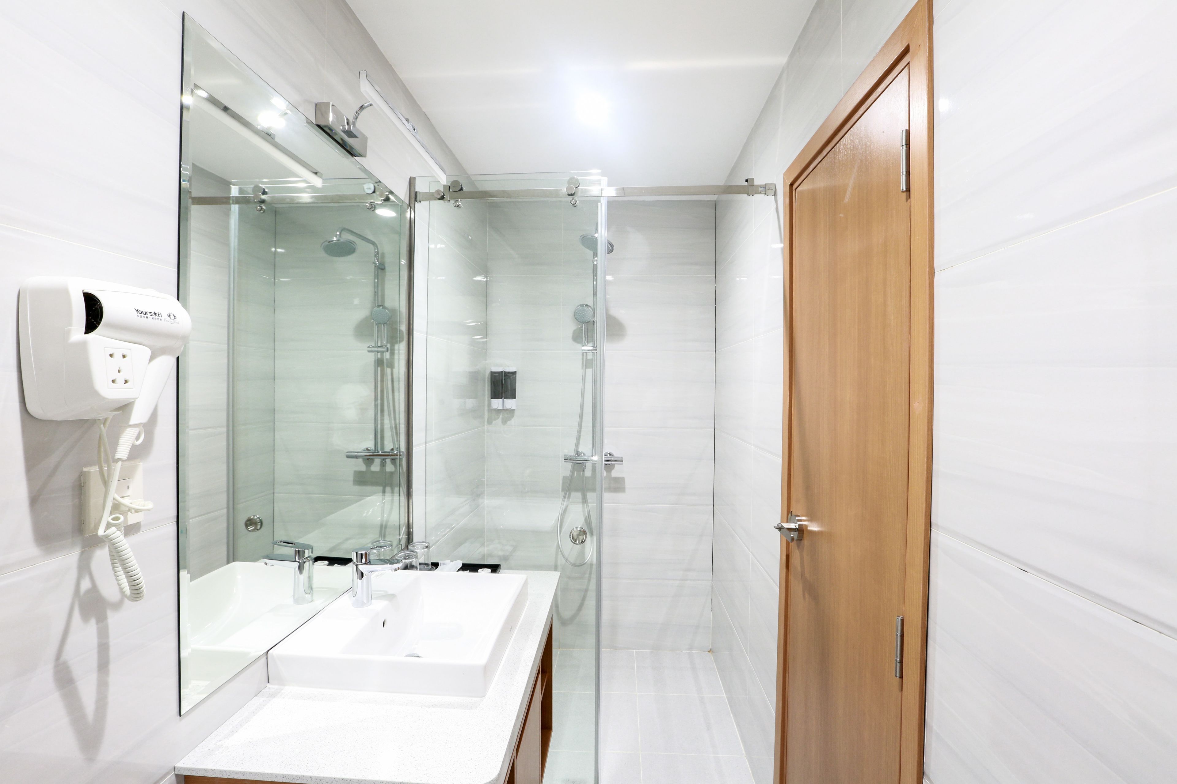 Ducha, cabezal de ducha tipo lluvia, artículos de tocador gratuitos