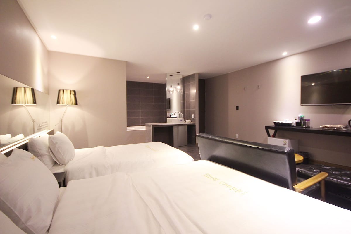 Suite (Twin) | Blackout drapes, free WiFi, bed sheets