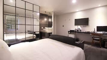 Premium Room | Blackout drapes, free WiFi, bed sheets