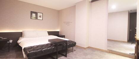 Premium Room | Blackout drapes, free WiFi, bed sheets