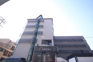 A hotel building with a sign reading "HOTEL PARADISE".