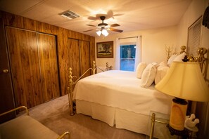 2 habitaciones, tabla de planchar con plancha y ropa de cama