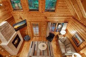 Smart TV, fireplace, Netflix, streaming services