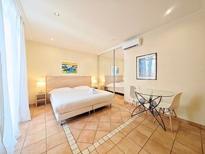 Fer et planche à repasser, accès Internet, draps fournis