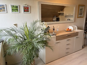 Interior - Quiet guest house.Liège,Aix,Francorchamps.walking Forest Lake Swimming pool Play area (Goé)