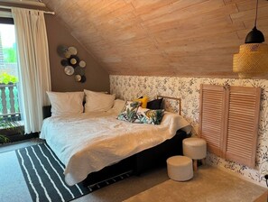 1 bedroom, desk, iron/ironing board, free WiFi - Quiet guest house.Francorchamps Liège, Aix.BaladeForêt Lake Swimming pool Play area (Goé)