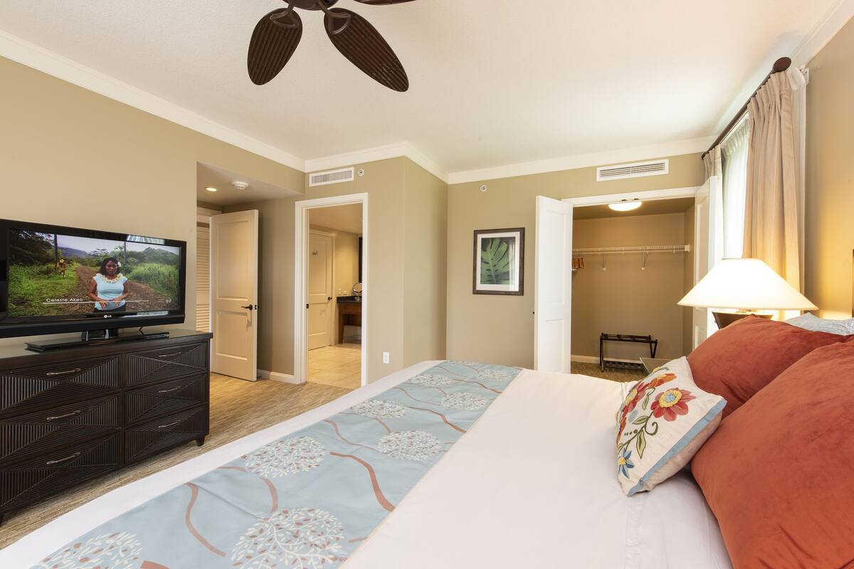 2 bedrooms, iron/ironing board, travel cot, free wifi