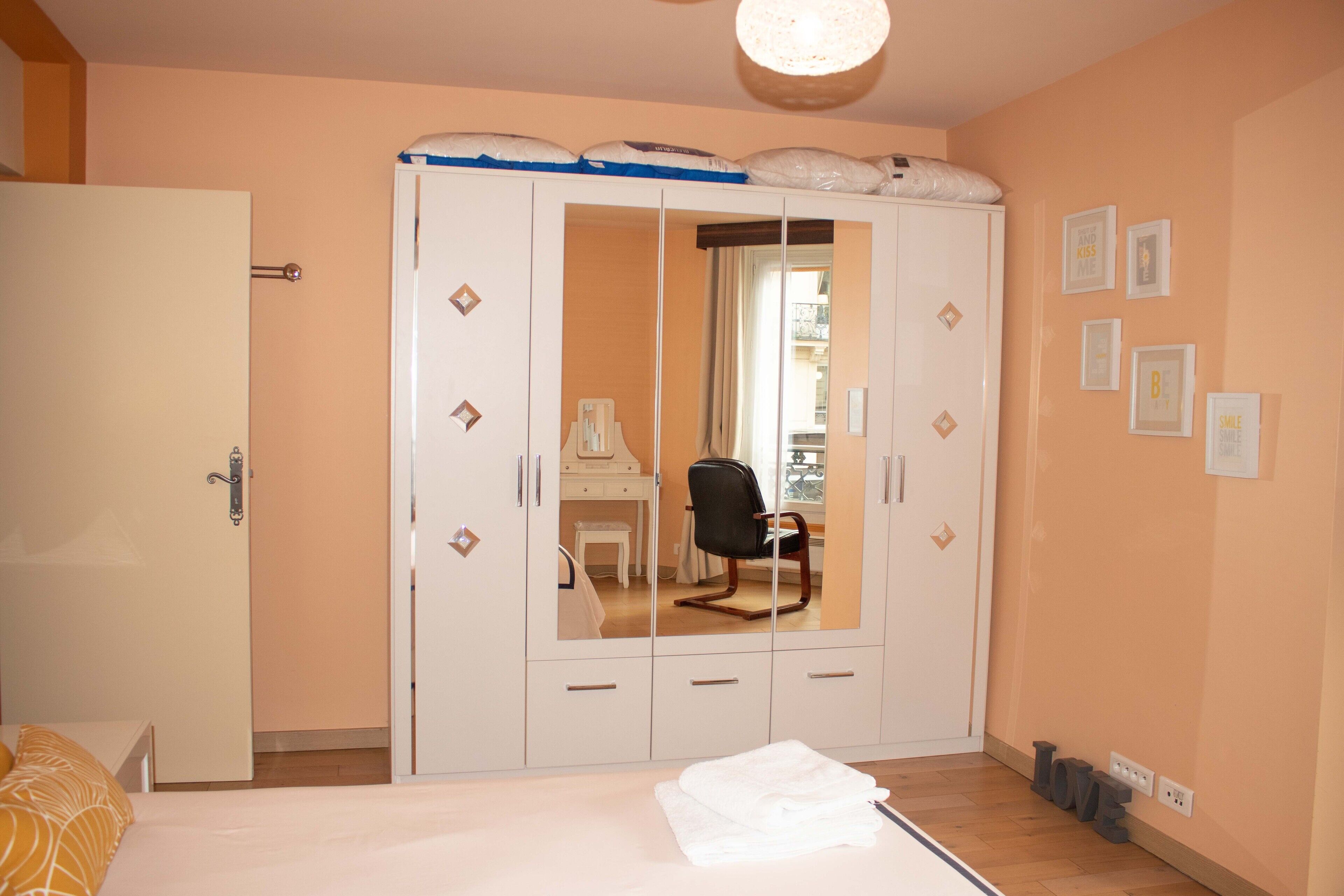 2 bedrooms, desk, iron/ironing board, free WiFi