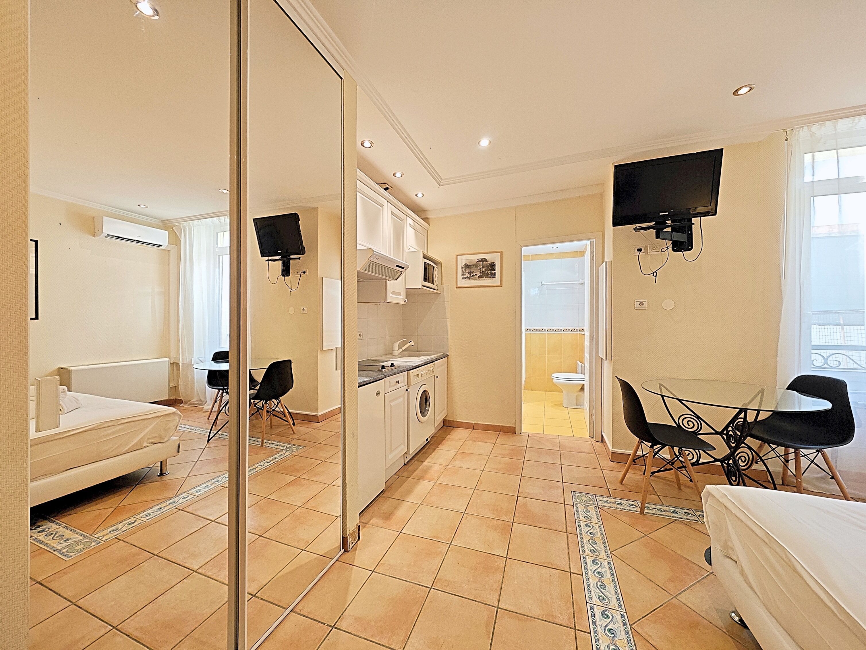 Strygejern/strygebræt, gratis internetadgang, sengetøj