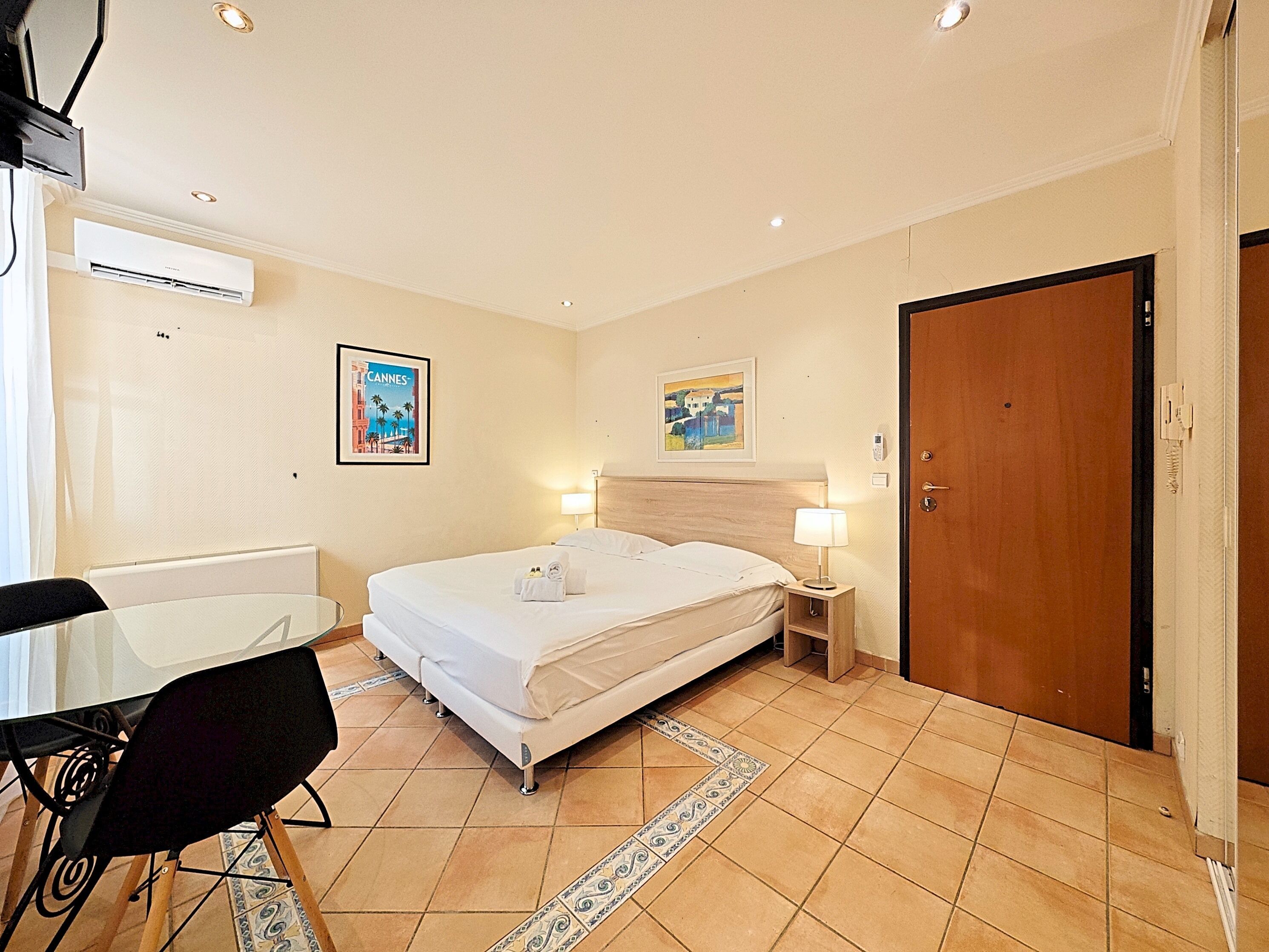 Strygejern/strygebræt, gratis internetadgang, sengetøj