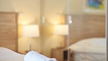 Fer et planche Ă repasser, accĂšs Internet, draps fournis