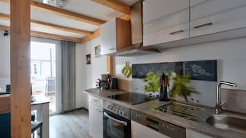 Kühlschrank, Mikrowelle, Ofen, Geschirrspüler