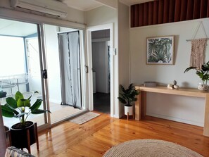 Interior - Classic Shack - Absolute Beachfront. Winter off peak special! (Point Turton)