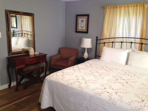 4 habitaciones, tabla de planchar con plancha y cuna de viaje 