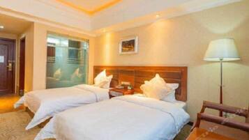 Kamar Twin Standar | Brankas, meja kerja, tirai kedap cahaya, dan kedap suara