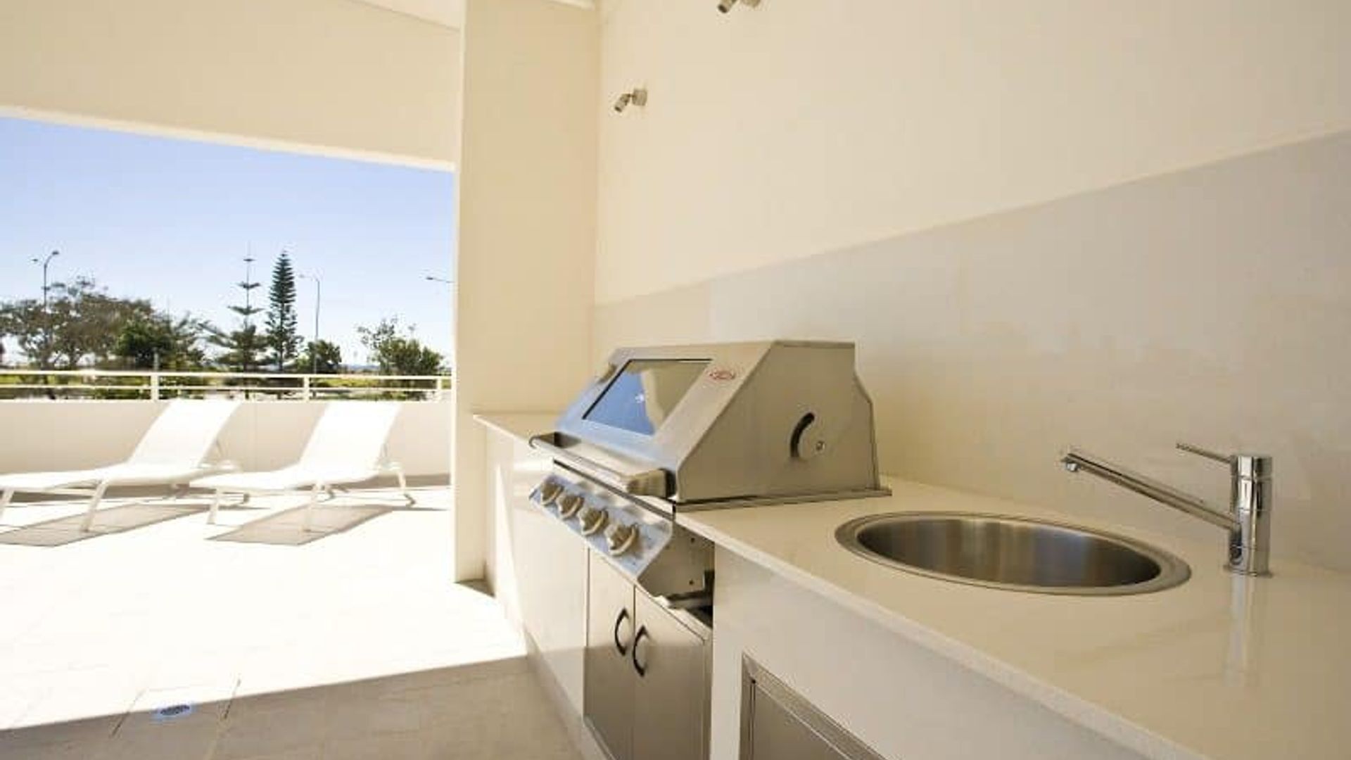 Kirra Surf 508 - Enjoy Kirra beachfront luxury - Linen Provided - Min. 3 night stays! — image 2