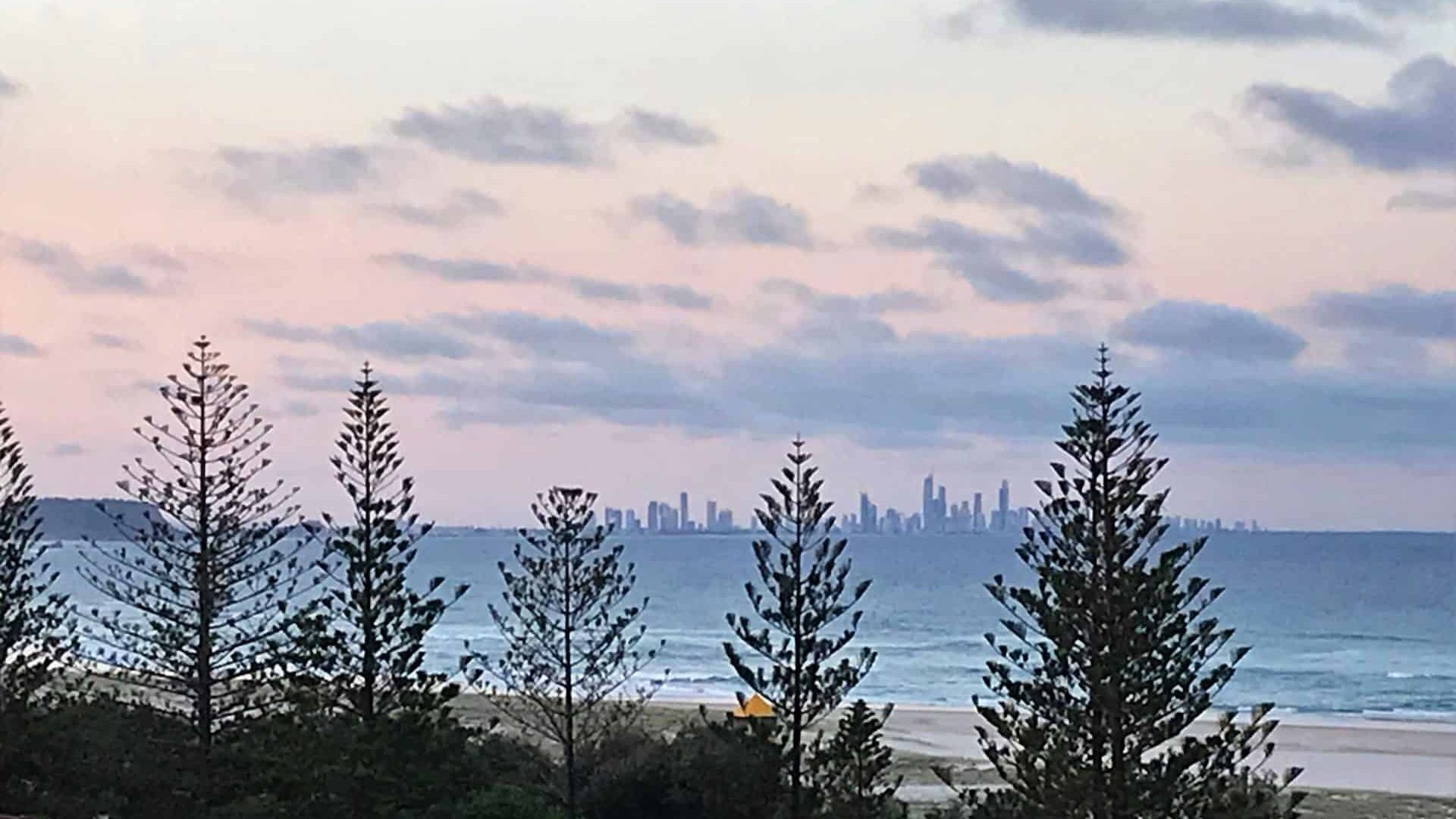Kirra Surf 508 - Enjoy Kirra beachfront luxury - Linen Provided - Min. 3 night stays! — image 3