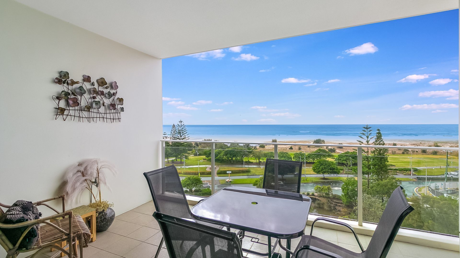 Kirra Surf 508 - Enjoy Kirra beachfront luxury - Linen Provided - Min. 3 night stays! — image 14