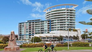 Exterior - Kirra Surf 508 - Enjoy Kirra beachfront luxury - Linen Provided - Min. 3 night stays! (Coolangatta)