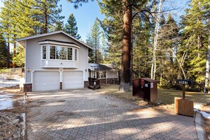 Exterior - Panhandle House Private Hot Tub Close to Skiing and Casinos (South Lake Tahoe)
