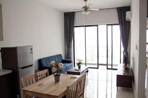 Smart TV - Homerent by Countrygarden Danga Bay (Johor Bahru)