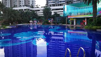 2 outdoor pools