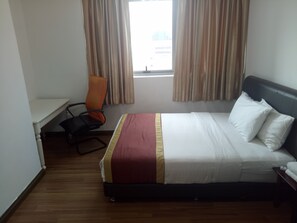 Blackout curtains, iron/ironing board, free WiFi, bed sheets - Taragon Time Executive Serviced Suites (Kuala Lumpur)