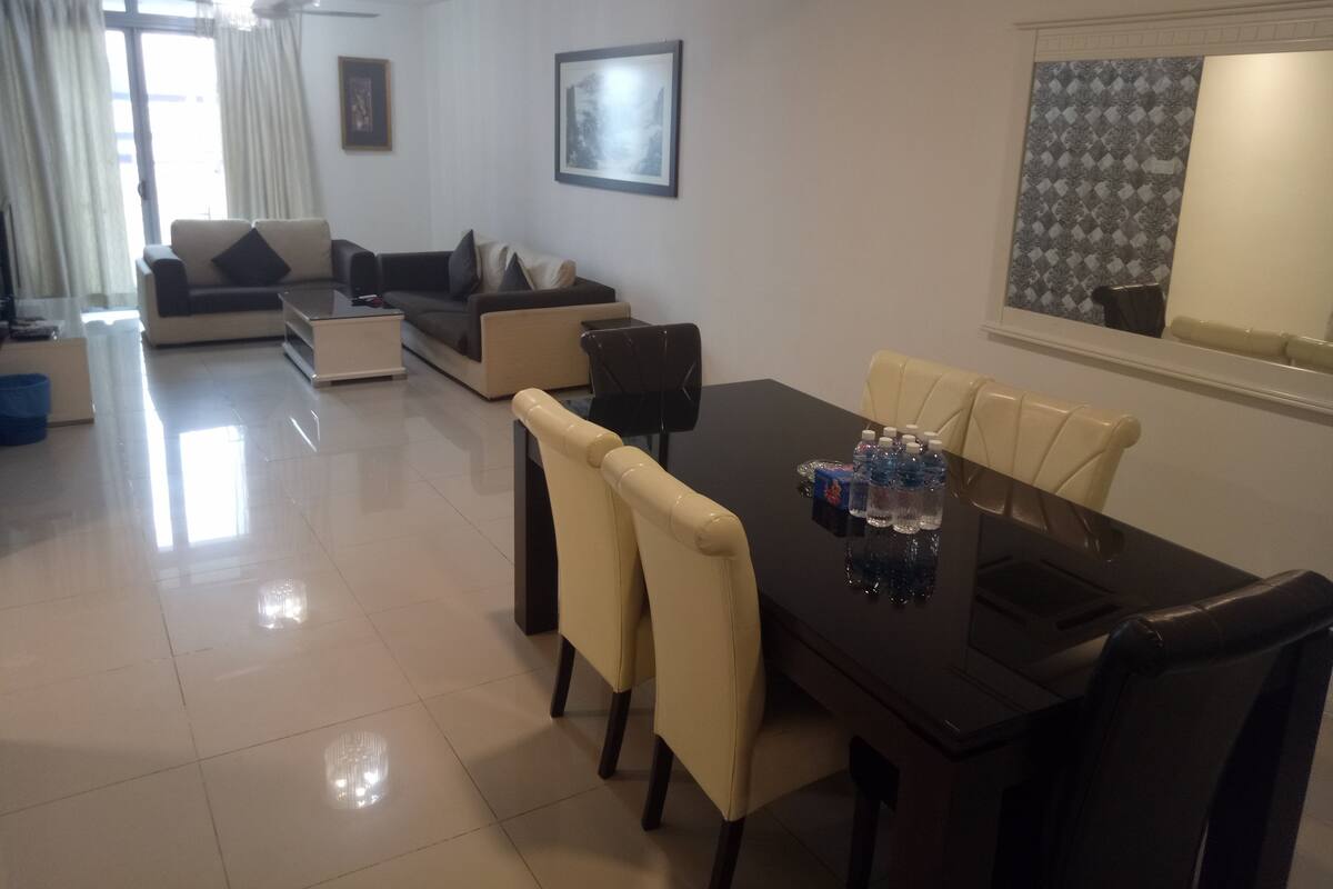 Executive Apartment, 4 Bedrooms | In-room dining