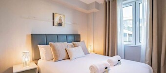 Stylish Harbour View Apartment in a Private Building