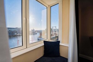 Interior - Stylish Harbour View Apartment in a Private Buildi (Galway City)