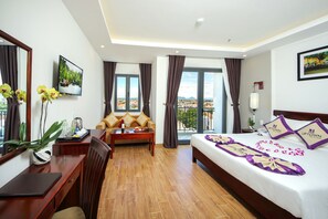 Junior suite double with balcony and city view | View from room