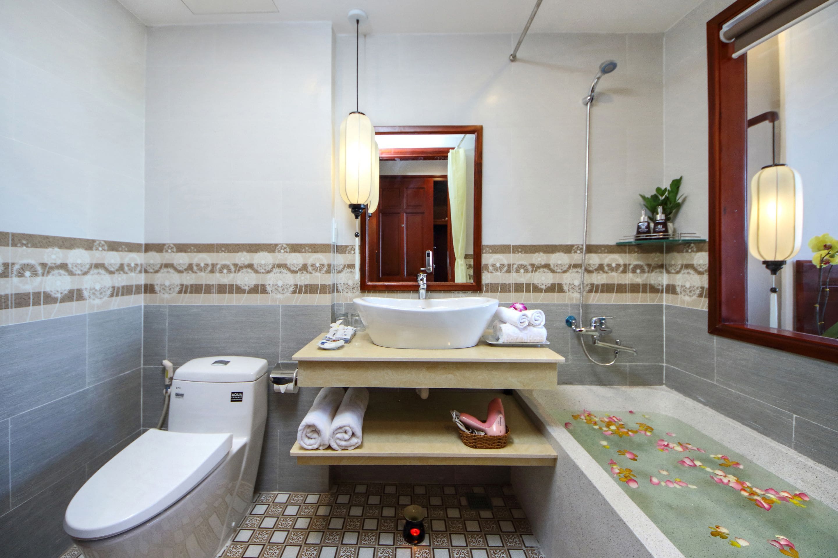 deep-soaking bathtub, hydromassage showerhead, designer toiletries