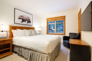 4 bedrooms, desk, iron/ironing board, WiFi