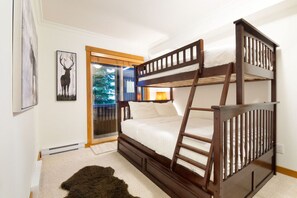 4 Schlafzimmer, Schreibtisch, Bügeleisen/Bügelbrett, WLAN